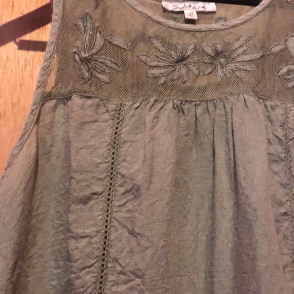 Solitaire Women’s medium Moss Green tank top. - Picture 4 of 11